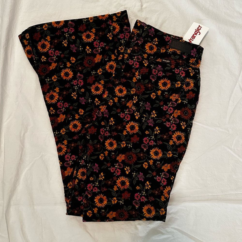 Wrangler high rise fierce flare floral cords 8/29x32